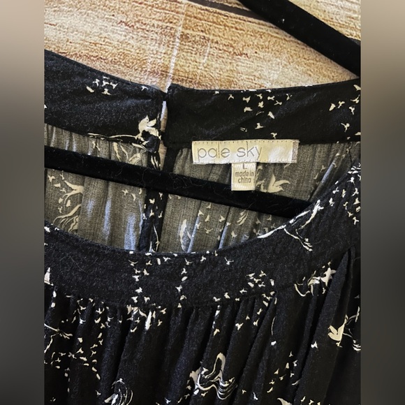 🤎3/$10 Pale Sky Black and White Sleeved Blouse Size Large - Picture 3 of 5